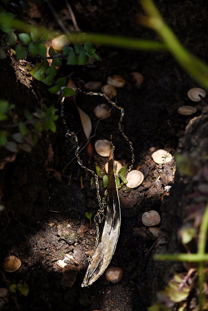 Colar folha eucalipto do Bosque banhado em ouro 18k