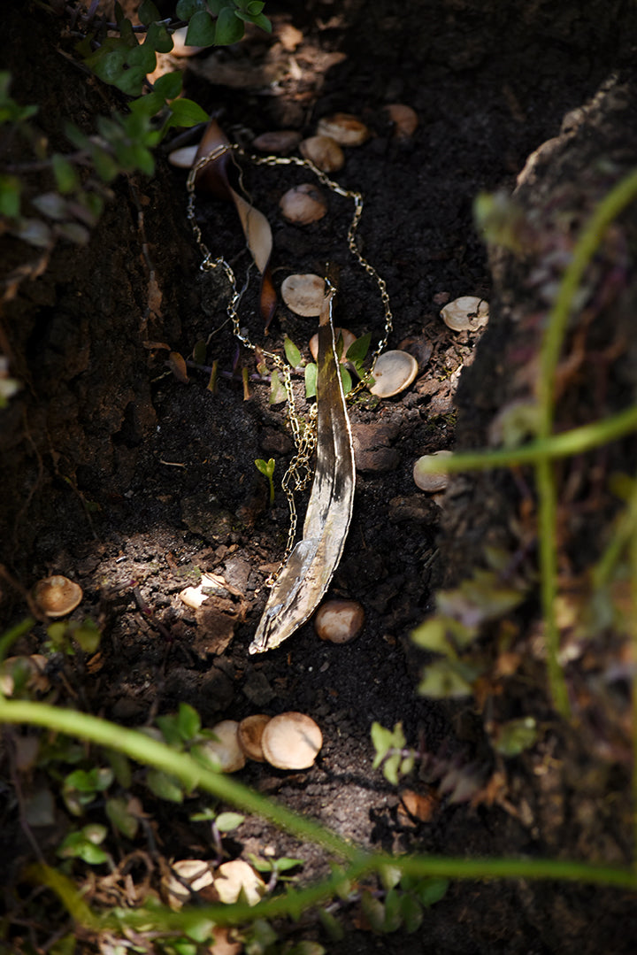 Colar folha eucalipto do Bosque banhado em ouro 18k
