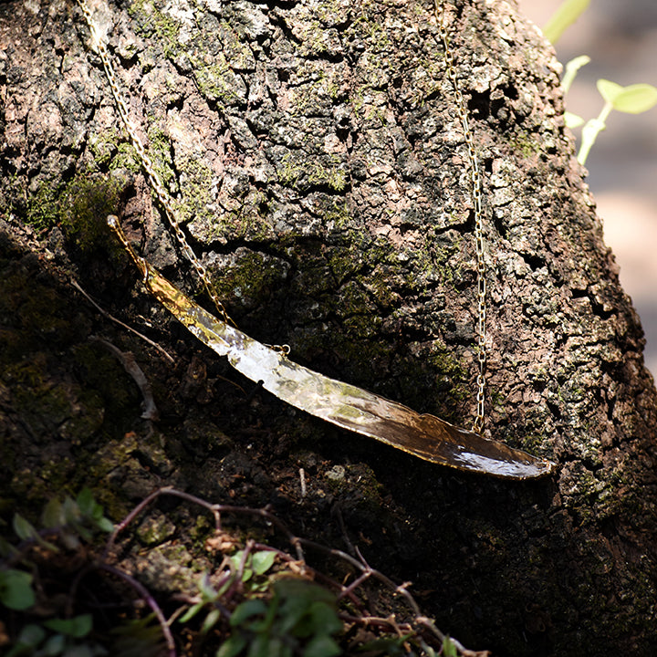 Colar folha eucalipto do Bosque banhado em ouro 18k