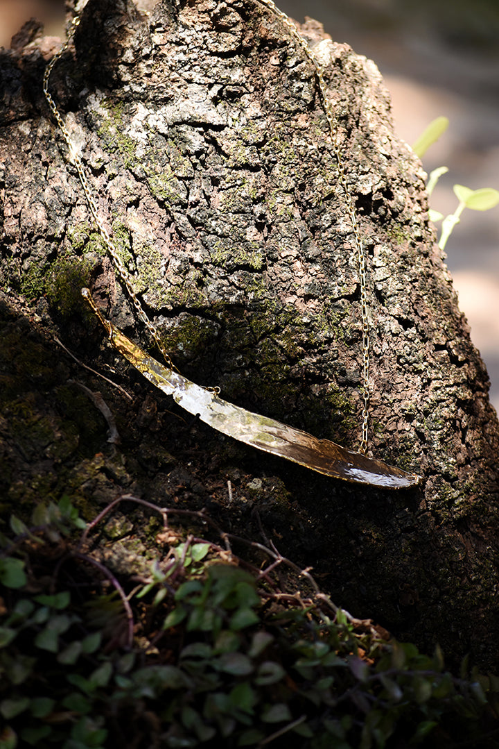 Colar folha eucalipto do Bosque banhado em ouro 18k